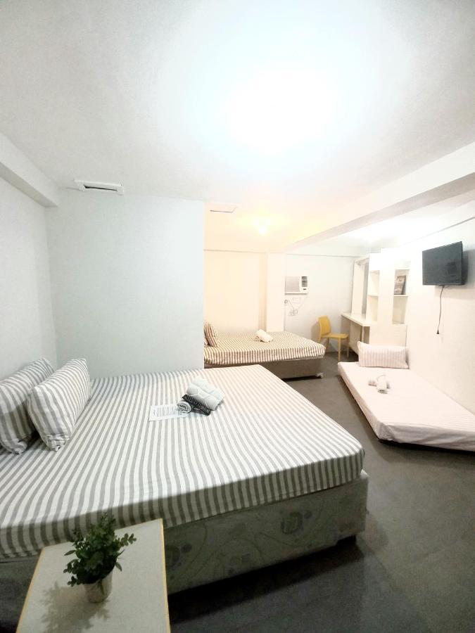 Happy Grey Hotel Виган Экстерьер фото