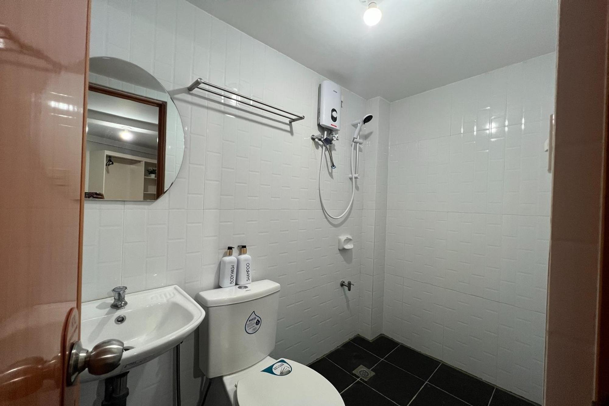 Happy Grey Hotel Виган Экстерьер фото